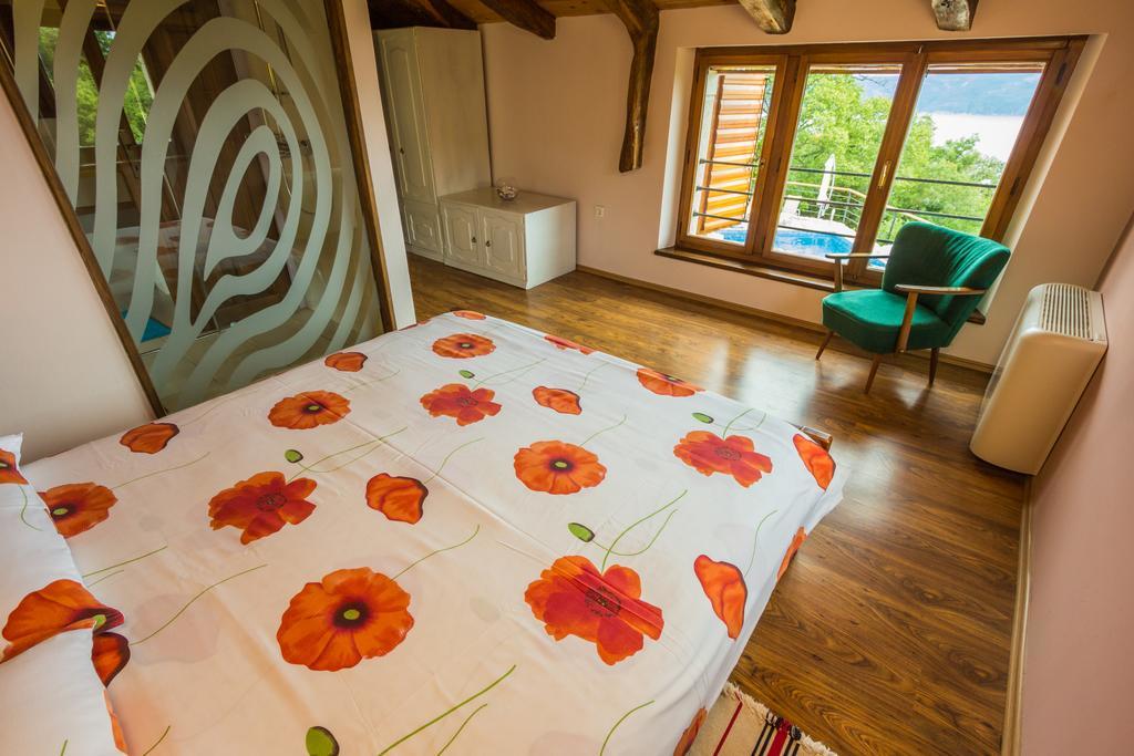 Ivanini Secluded Stone Villa With A Stunning View Brseč Екстериор снимка